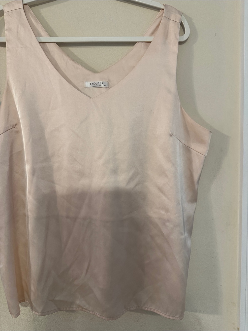 Ekouaer Soft Blush Satin V-Neck Camisole